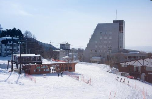 Zaoonsen Hotel | Relax at Takamiya Hotel Rurikura Resort with Hot Tub Access