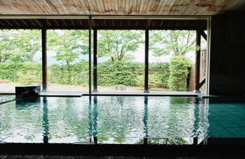 Kaminoyama Hotel | Relax at Takamiya Ryokan Sagiya Sansorai with Hot Tub & Dining