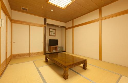 Tono Hotel | Family-Friendly Takamuro Suikoen with Hot Tub & 9/10 Rating