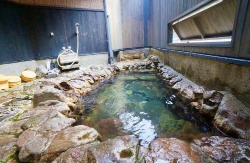 Yufu Hotel | Relaxing Retreat at Takaosou with Hot Tub & Kitchen Access