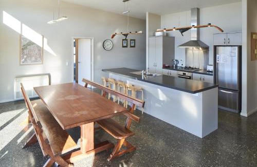 Lake Tekapo House | Pet-Friendly Takapō Escape - Lake Tekapo with 9.3/10 Rating