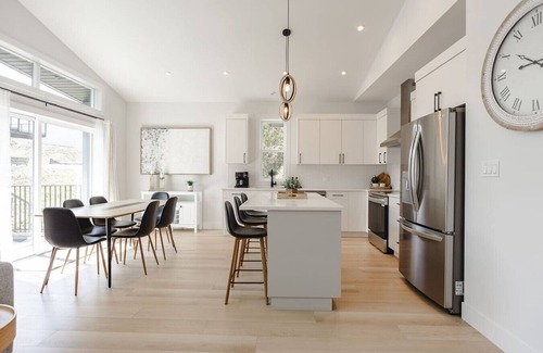 Lake Cowichan House | Take a Break at our Lakeshore Getaway