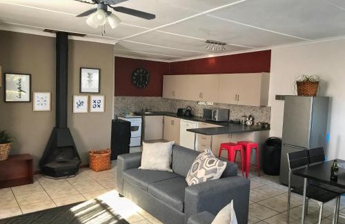 Old Place Apartment | Relaxing Self Catering Retreat with Kitchen & Breakfast Options