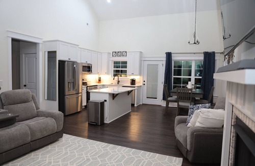 Florence House | Relax in Florence: Top-Rated Hotel Near i95 & Buc-ee's