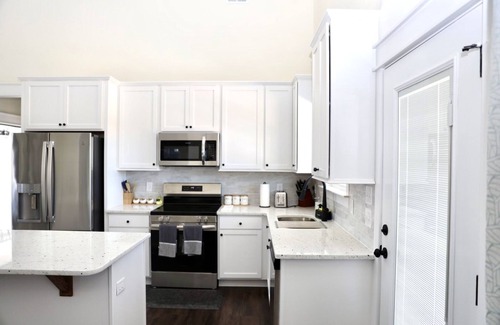 Florence House | Relax in Florence: Top-Rated Hotel Near i95 & Buc-ee's