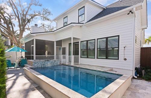 King City House | Relax at Take It Easy - 104 Gould Street with Pool Access
