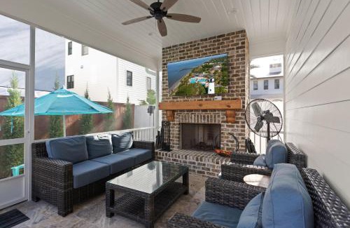 King City House | Relax at Take It Easy - 104 Gould Street with Pool Access
