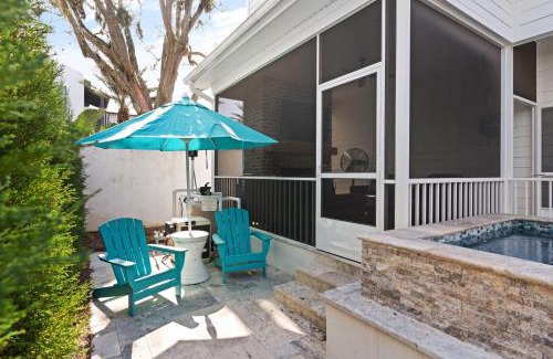 King City House | Relax at Take It Easy - 104 Gould Street with Pool Access