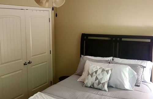 Clinton Cabin | Relax and Enjoy Lake Views at Greers Ferry Lake Hotel