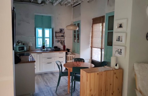 Murchas Cottage | Relax at This Unique Tranquil Getaway with Spa and Hot Tub