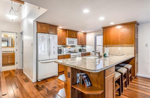 Incline Village Apartment | Discover Tahoe: Family-Friendly Retreat with Pool Access