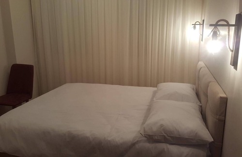 Talimhane Apartment | Discover Takim Mendana: Luxurious Suite Near the Beach