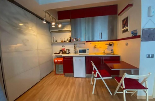 Kabatas Apartment | Charming Taksim Studio for 4 - Pet & Child Friendly