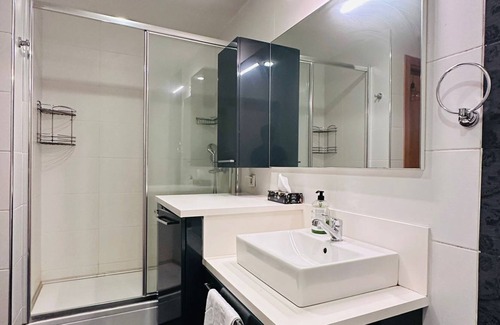 Gumussuyu Mahallesi Apartment | Relax at Taksim Perfect Residence: 3 Bedrooms, Pool & Gym