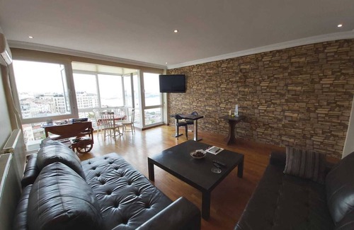 Kabatas Apartment | Cozy Retreat by Taksim Square and Bosphorus