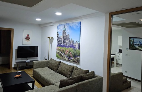 Taksim Apartment | Discover Taksim Square Residence with Pool & Pet-Friendly Perks