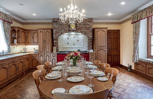 Llanfairpwllgwyngyll House | Discover TAL GWYNEDD: Perfect Pet-Friendly Retreat