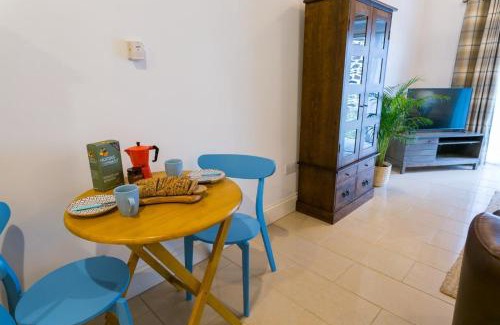 Bangor House | Pet-Friendly Tal Y Bont Uchaf Cottage with Perfect Reviews