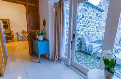 Bangor House | Pet-Friendly Tal Y Bont Uchaf Cottage with Perfect Reviews