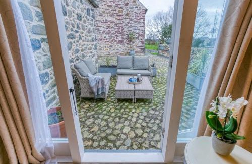 Bangor House | Pet-Friendly Tal Y Bont Uchaf Cottage with Perfect Reviews