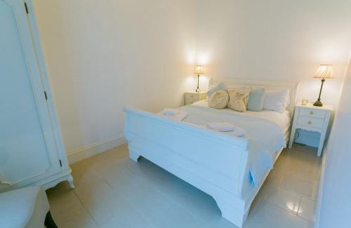 Bangor House | Pet-Friendly Tal Y Bont Uchaf Cottage with Perfect Reviews