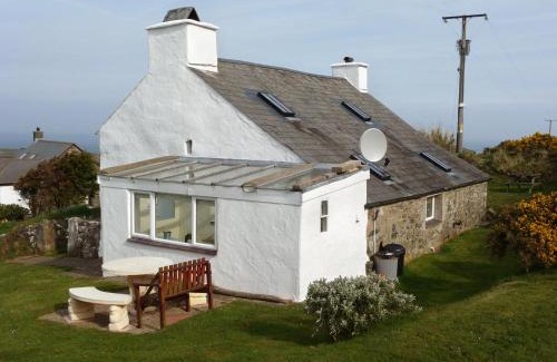 Trefasser House | Pet-Friendly Tal y Gaer Cottage in Goodwick Awaits You