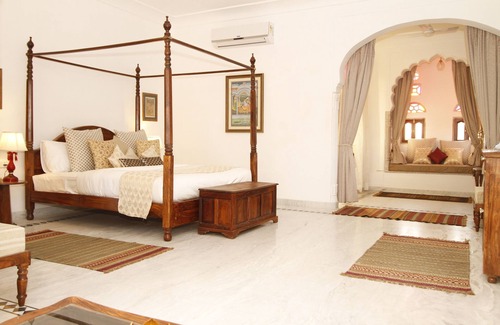 Talabgaon Other | Discover Talabgaon Castle: Pool, Dining & Family-Friendly Stay