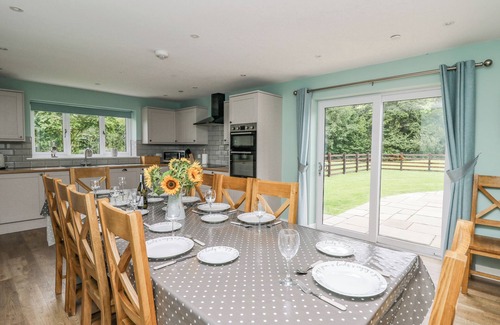 Builth Wells Cottage | Relaxing Talar Ddu Cottage with Hot Tub & Pet-Friendly Space
