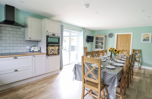 Builth Wells Cottage | Relaxing Talar Ddu Cottage with Hot Tub & Pet-Friendly Space