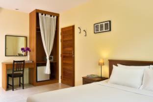 Cha-am Hotel | Oceanfront Talay Hotel & Villa Cha-am with Pool Access