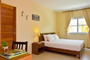 Cha-am Hotel | Oceanfront Talay Hotel & Villa Cha-am with Pool Access