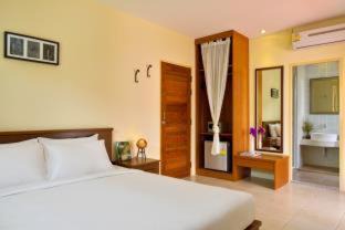 Cha-am Hotel | Oceanfront Talay Hotel & Villa Cha-am with Pool Access