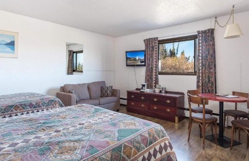 Destruction Bay Hotel | TALBOT ARM MOTEL