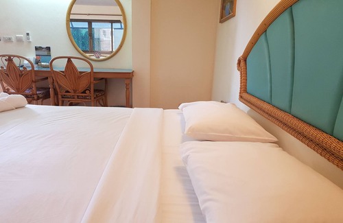 Phitsanulok Hotel | Discover Talekaew Resort: Family-Friendly Getaway Awaits!