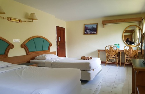 Phitsanulok Hotel | Discover Talekaew Resort: Family-Friendly Getaway Awaits!