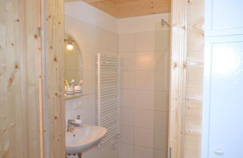 Lachtal Apartment | Welcoming Talhütte App.2: Pet-Friendly with Breakfast