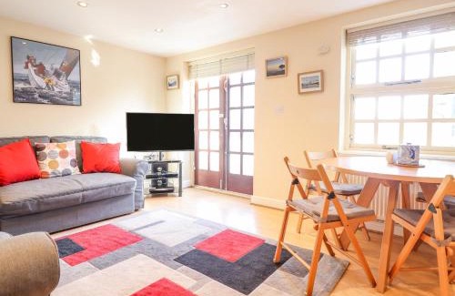 Porthmadog Apartment | Family-Friendly Retreat: Taliesin - 4 Star, Pet Friendly