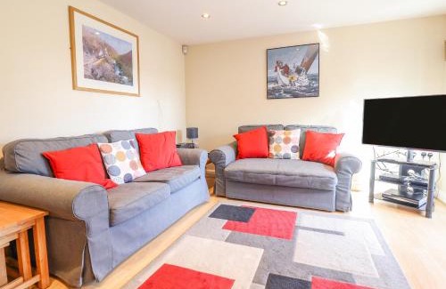 Porthmadog Apartment | Family-Friendly Retreat: Taliesin - 4 Star, Pet Friendly