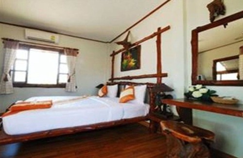 Khanom Hotel | Relax at Talkoo Beach Resort Khanom with Pool & Dining