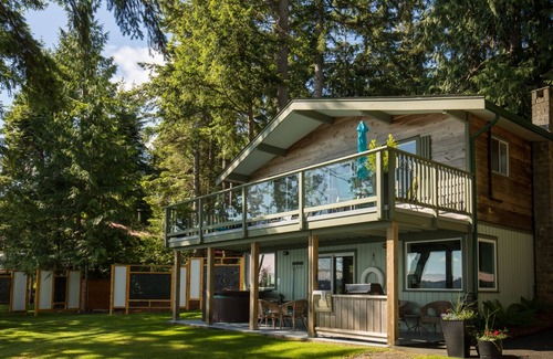 Fanny Bay House | Unwind at Tall Cedars Beach House with Oceanfront Hot Tub