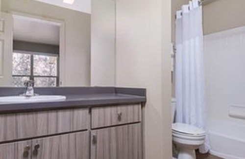 Redmond Resort | Explore Nature's Beauty with Spa and Hot Tub Amenities