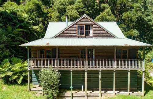 Apollo Bay House | Relax at Tall Trees Eco Retreat - Family-Friendly Fern Cottage