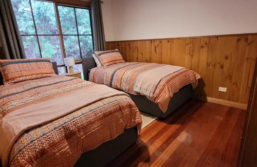 Apollo Bay House | Relax at Tall Trees Eco Retreat - Family-Friendly Fern Cottage