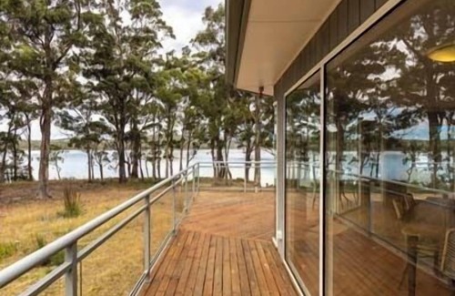 Hastings House | Serene Escape: Tall Trees Retreat on Hastings Lagoon