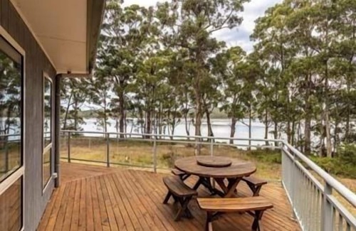 Hastings House | Serene Escape: Tall Trees Retreat on Hastings Lagoon