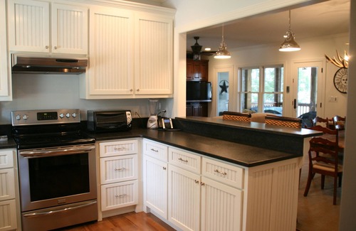 Lincoln House | Inviting Lakefront House for Talladega Race Week Getaway