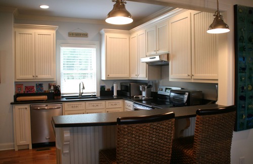 Lincoln House | Inviting Lakefront House for Talladega Race Week Getaway