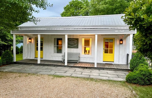 New Albany House | Perfect Stay at Tallahatchie Townhouse | Downtown Retreat