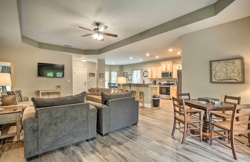 East Tallassee Cabin | Forest View Cabin Escape: Guest Rated 9.6/10 with Spa!