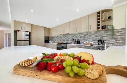 Nulkaba House | Tallowood House - Ideal Family Retreat with Private Pool